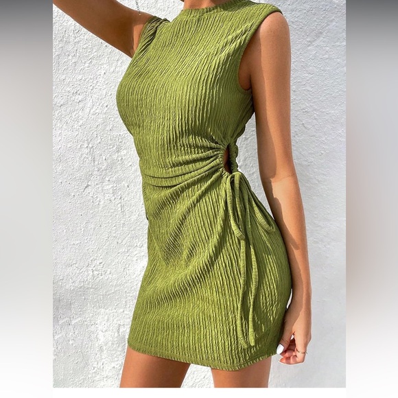 Green Sleeveless Dress‎ - Picture 5 of 5